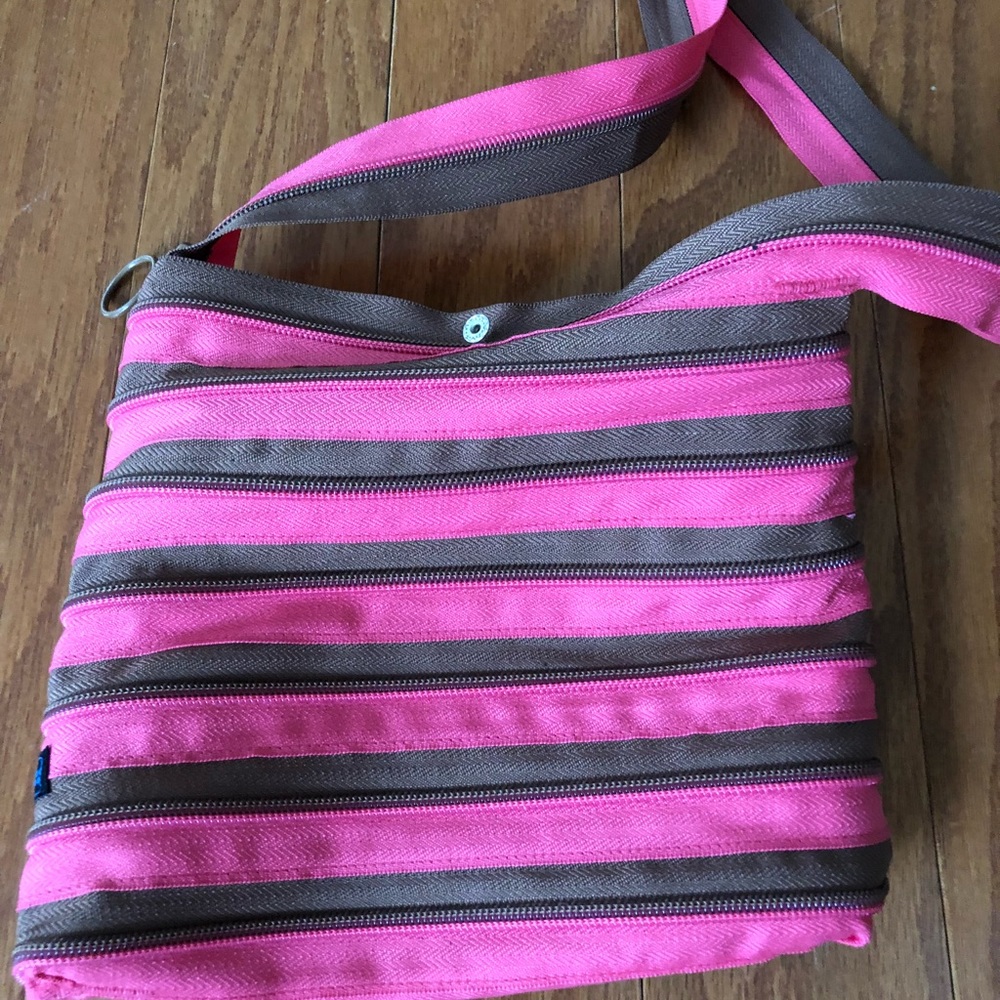 2/$10 item *unique* unzippable “zip-it” purse 👛